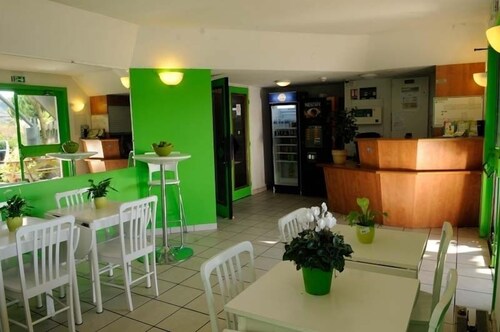 Lemon Hotel Plan De Campagne Marseille Septemes Les Vallons Info Photos Reviews Book At Hotels Com