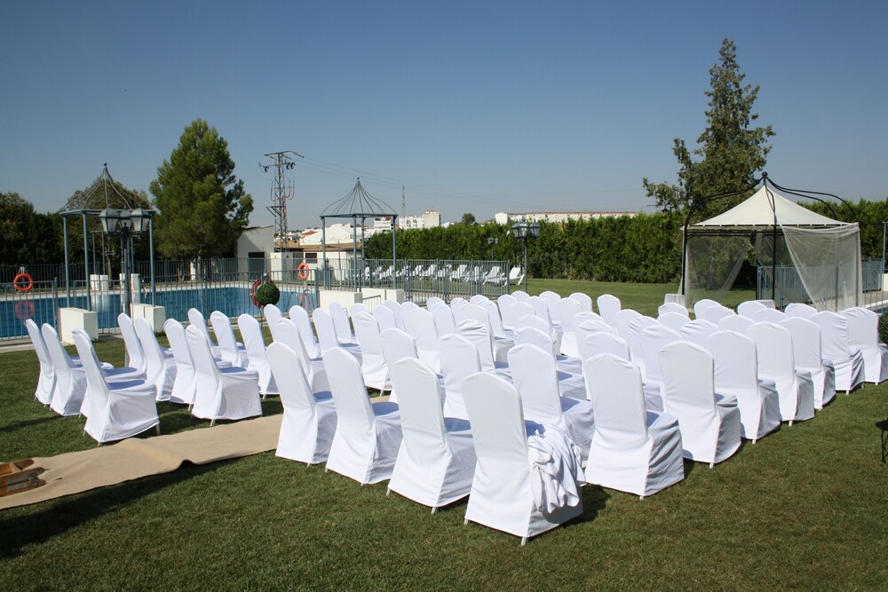 Hotel Acosta Ciudad De La Musica En Villafranca De Los Barros Hotels Com