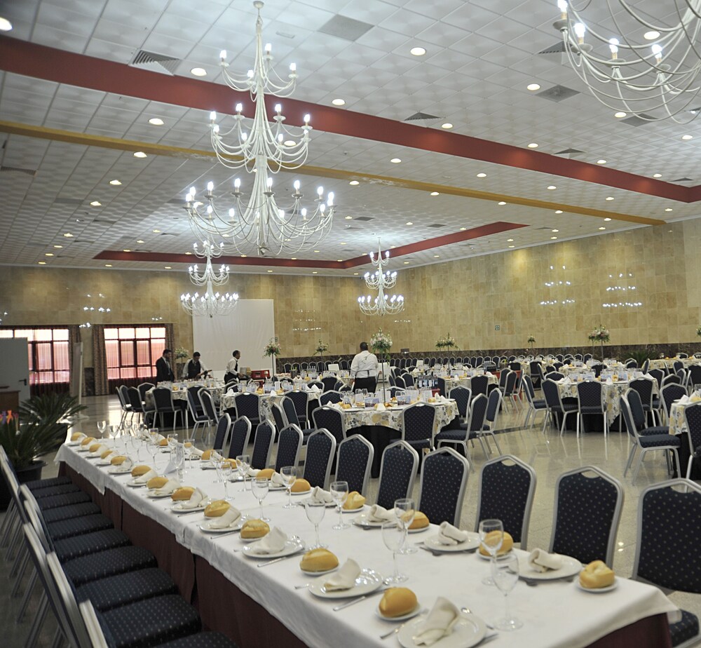 Hotel Acosta Ciudad De La Musica En Villafranca De Los Barros Hotels Com