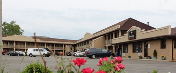 Top 10 Hotels In Countryside Illinois