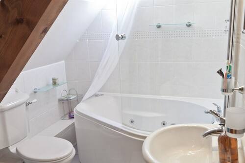 Little Red Rooster Rest And Spa In Tenby Hotels Com Little Red Rooster Rest And Spa In Tenby Hotels Com