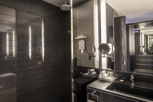Book Holiday Inn Bangkok Sukhumvit An Ihg Hotel Sha Extra Plus In Bangkok Hotels Com Book Holiday Inn Bangkok Sukhumvit An Ihg Hotel Sha Extra Plus In Bangkok Hotels Com