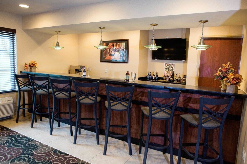 Book Cobblestone Hotel Knoxville In Hotels