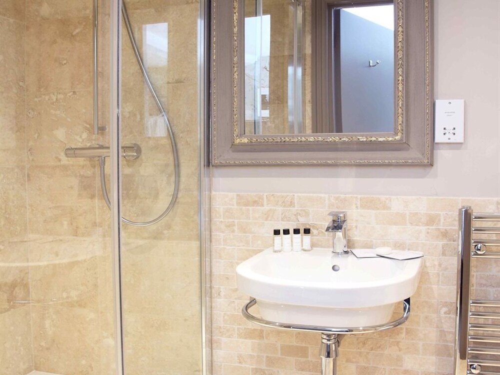 the flower pot sunbury