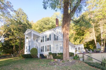 Top 10 Hotels In Huntington Station New York
