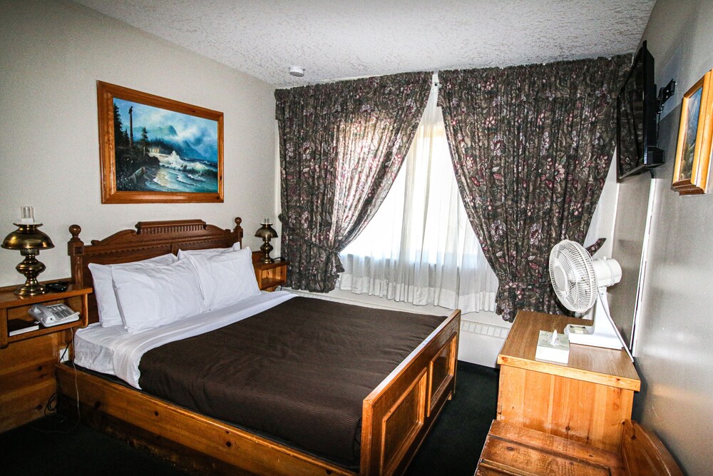 Bighorn Inn & Suites (Dead Man's Flats, Alberta) Hoteles en Dead Man