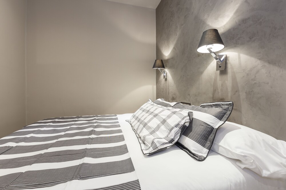 Ainb Eixample Miro Apartments Barcelona Spain Barcelona Hotel Discounts Hotels Com