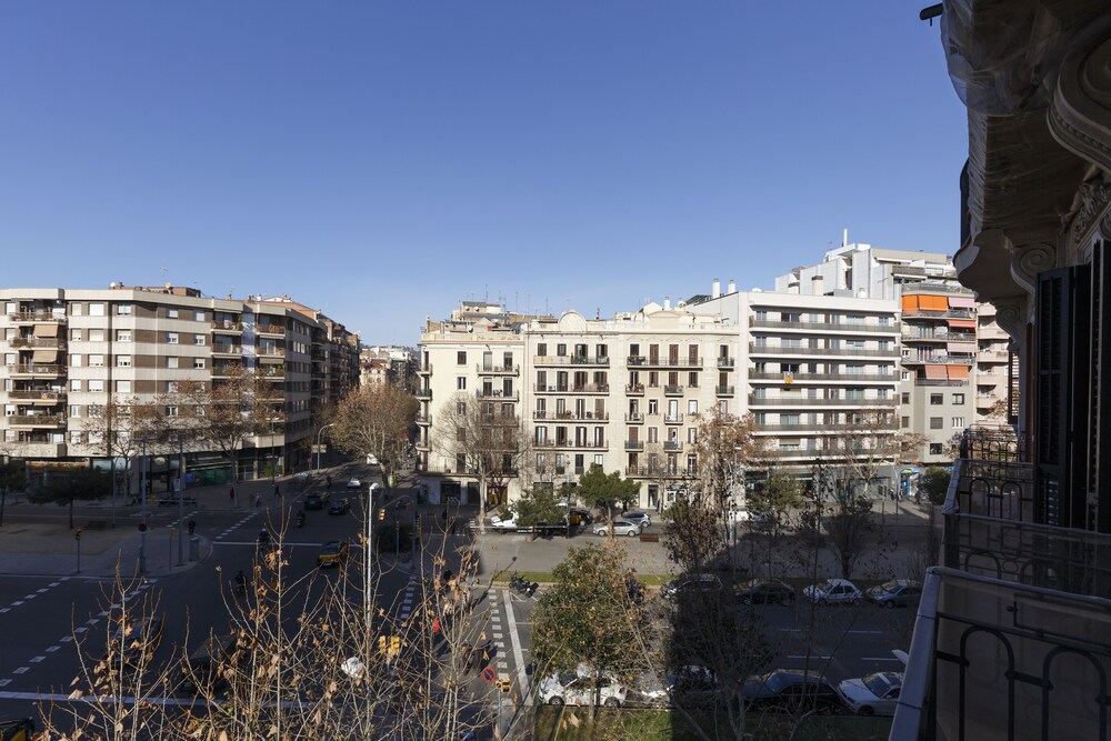 Book Ainb Eixample Miro Apartments In Barcelona Hotels Com