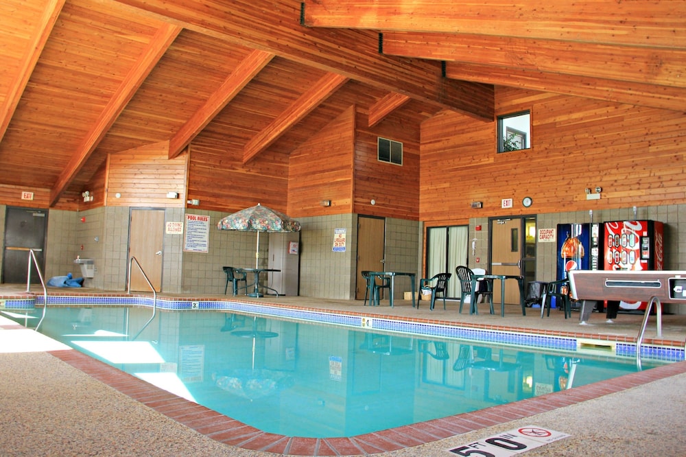 Boarders Inn And Suites By Cobblestone Hotels Wautoma Info Boarders Inn And Suites By Cobblestone Hotels Wautoma Indoor Pool