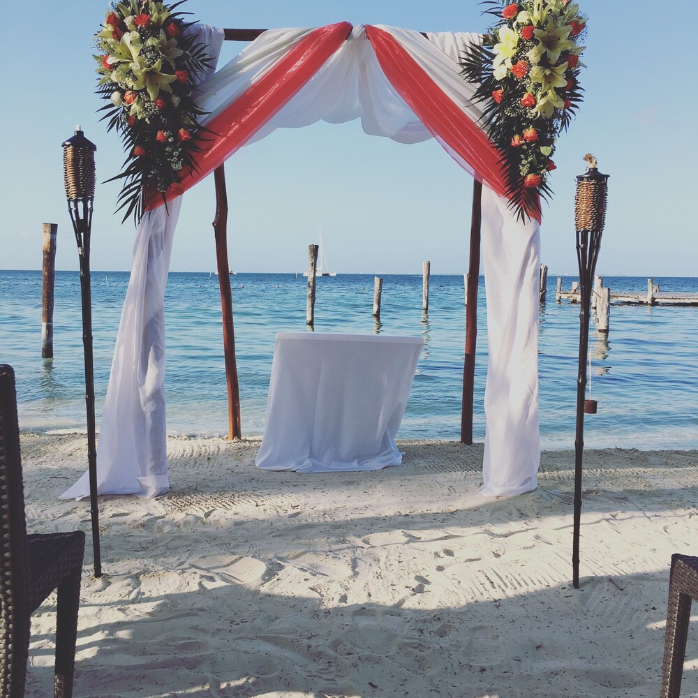 Book Cancun Bay Resort All Inclusive in Cancun