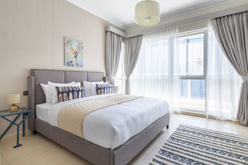 احجز شقة فاخرة بثلاث غرف نوم مع مكتب في وسط دبي في دبي قارن أسعار الفنادق في دبي