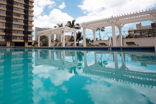 Hawaiian Monarch Corner Apartment Pool Gym 2 Bedroom Apts Honolulu Book At Hotels Com