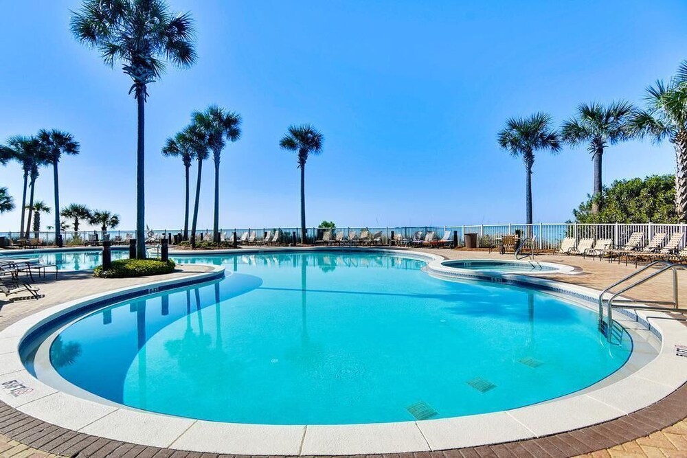 perfect location | rooftop pool | self checkin/out | elegantly