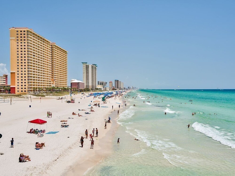 perfect location | rooftop pool | self checkin/out | elegantly