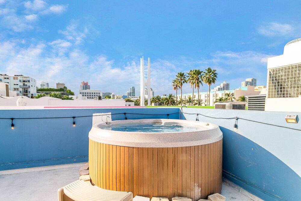 Book 2 Bedroom 2 Bath Loft with Private Rooftop & Hot Tub in Miami