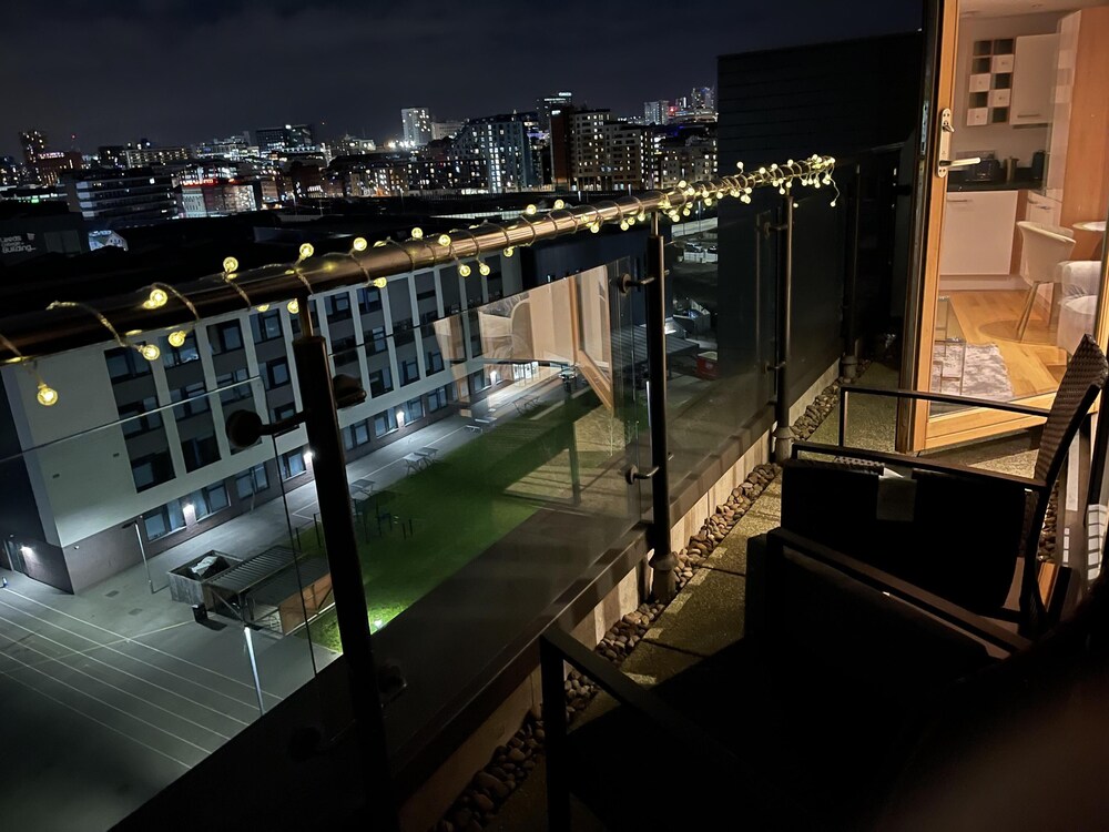 Book King Deluxe City Apt Balcony View Free Parking In Leeds Hotels Com