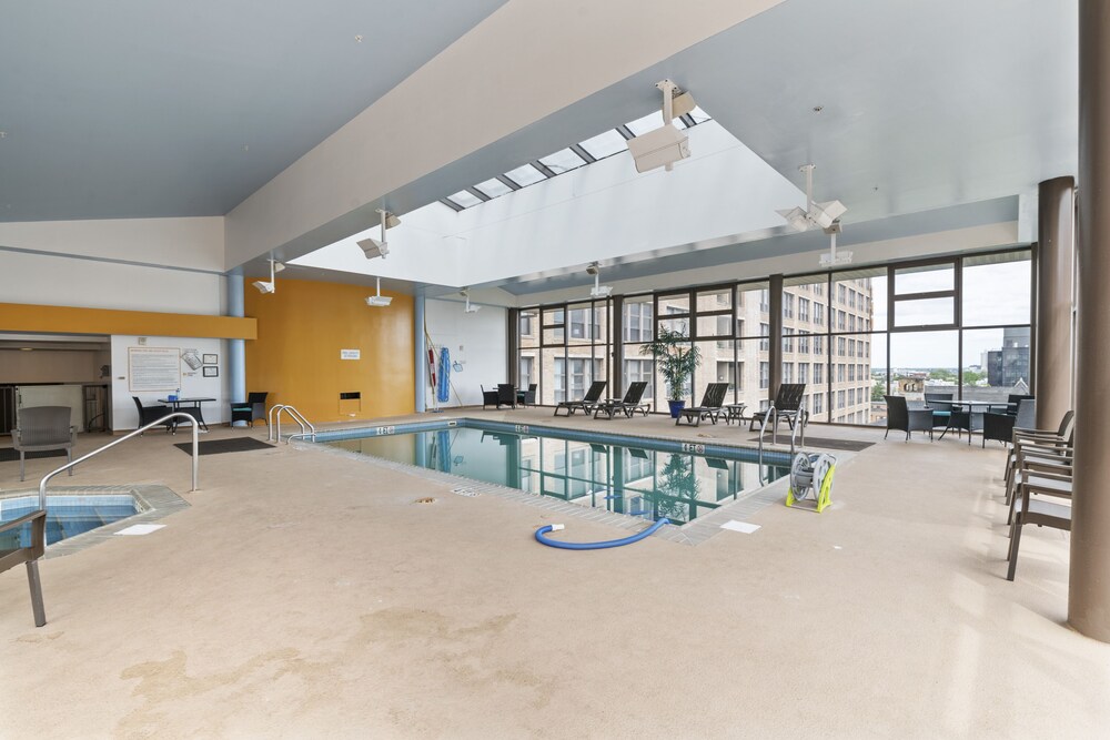 Book Loft 640 In Philadelphia Hotels Com [ 333 x 500 Pixel ]