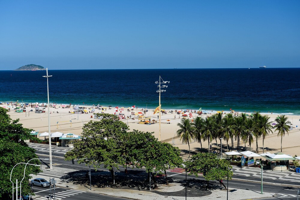 studio with beautiful view of copacabana beach!