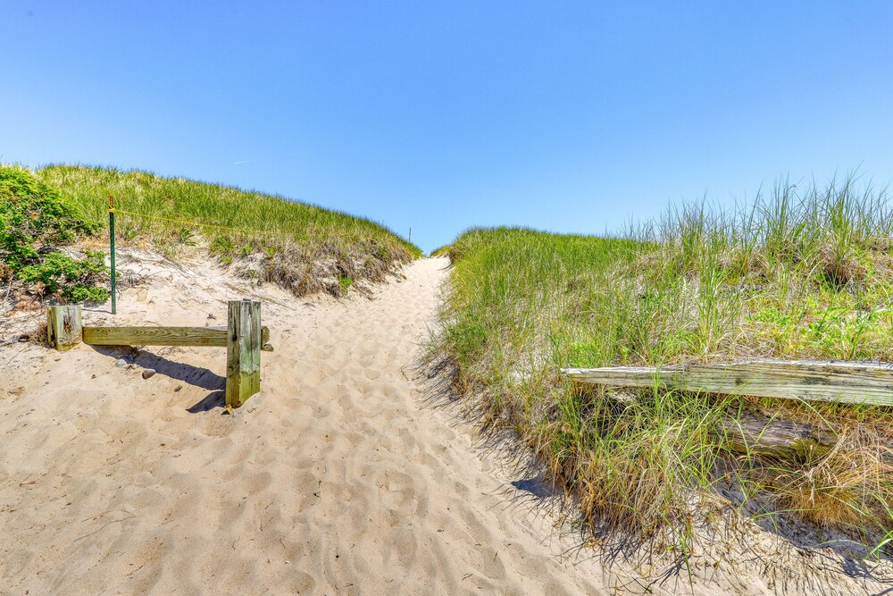 ground floor, dog-friendly condo w/ free wifi & a kitchenette