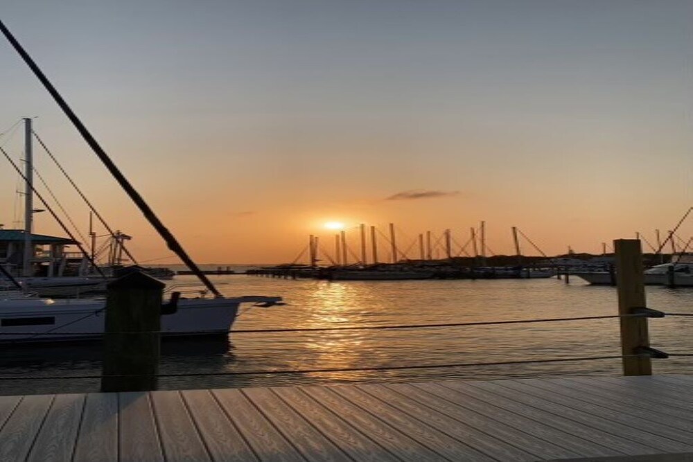 enjoy beautiful sunsets from the boat预订, 2019帕尔梅托enjoy