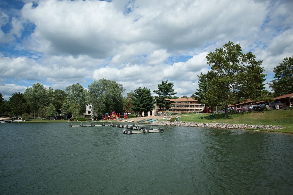 Book Aloha Beach Resort in Wisconsin Dells