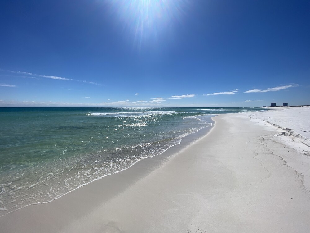 dog friendly! 5 minutes to the beach!