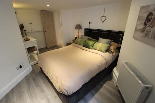 Book Beautiful Cosy 1 Bedroom Basement Apartment In Bournemouth Hotels Com Book Beautiful Cosy 1 Bedroom Basement, Is It Bad To Have A Bedroom In The Basement Apartment Or