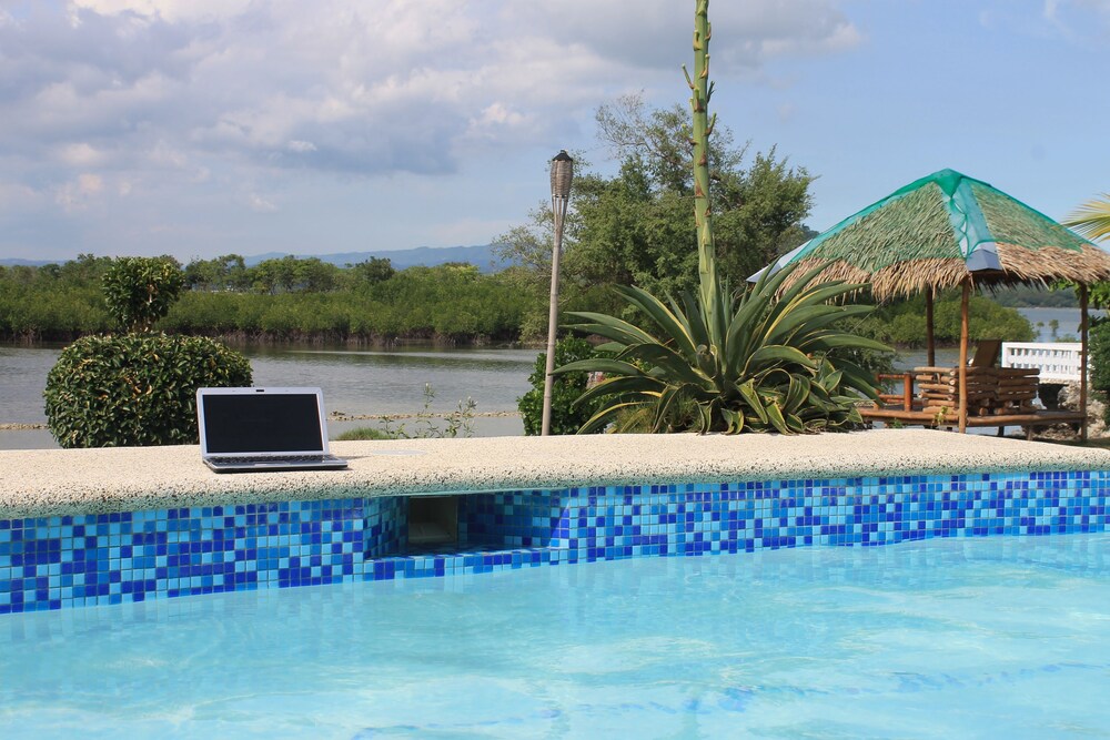 Featured image of post Moalboal Resorts Beachfront