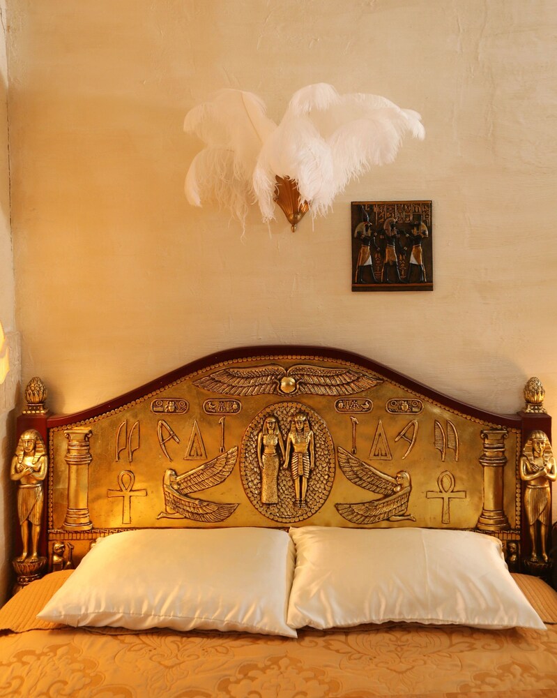 Book The Old Parsonage Bed And Breakfast In Leechburg Hotels The Old Parsonage Bed And Breakfast Leechburg Room Ancient Egyptian With