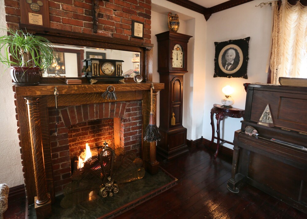 Book The Old Parsonage Bed And Breakfast In Leechburg Hotels