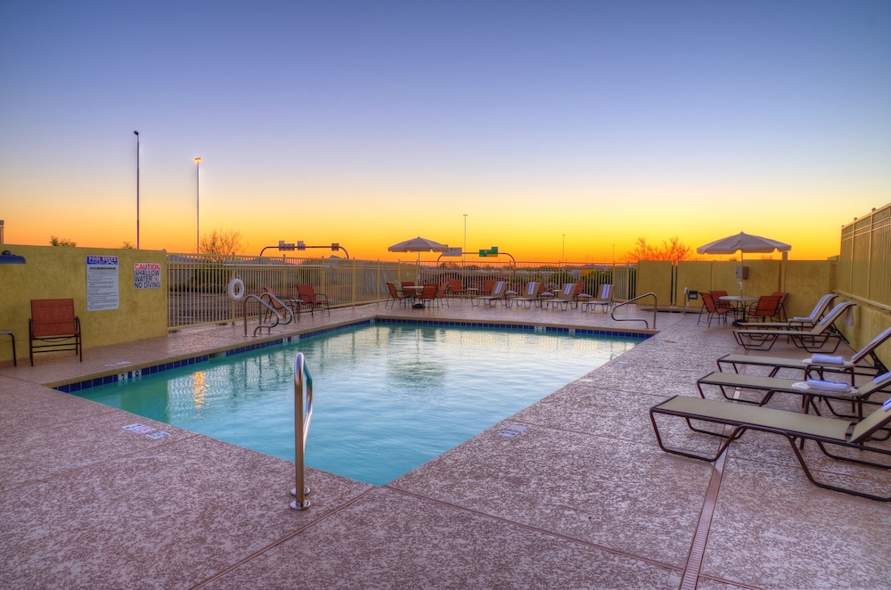 Book Holiday Inn Express Hotel Suites Phoenix North Scottsdale In Holiday Inn Express Hotel Suites Phoenix North Scottsdale Outdoor Pool