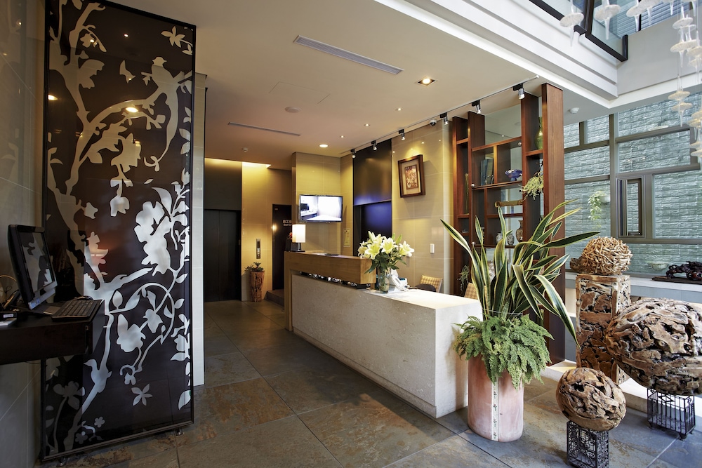 Book Hotel Mi Casa In Taichung Hotels Hotel Mi Casa Taichung Interior Entrance