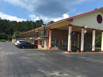 Top 10 Hotels In Collins Mississippi
