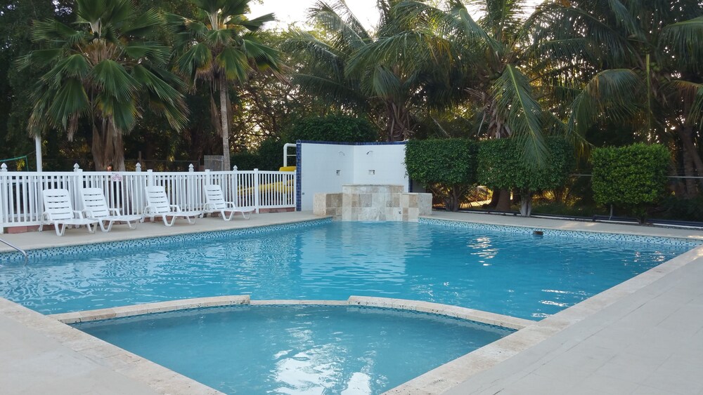 Combate Beach Resort en Cabo Rojo