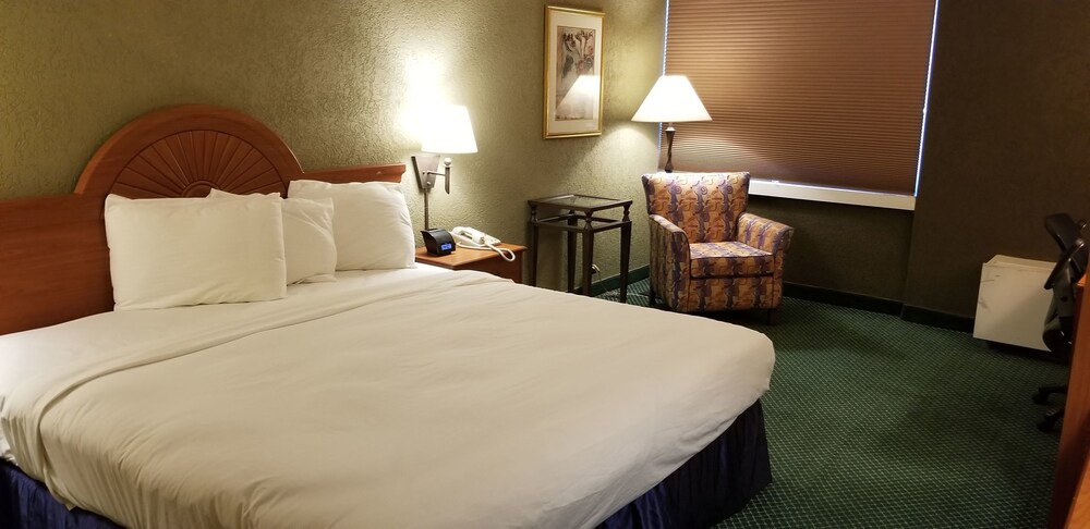 Aviator Hotel Anchorage Anchorage Hotels Com [ 333 x 500 Pixel ]