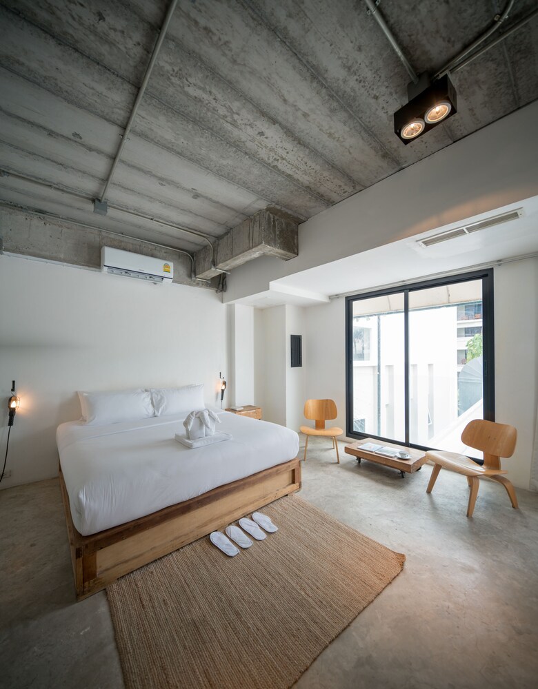 Book Ella Bar Bistro Bed In Patong Hotels Com