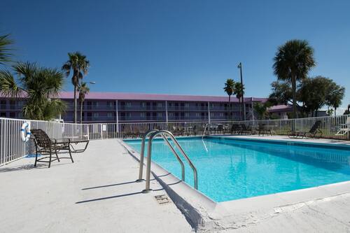 Book Magic Castle Inn And Suites In Kissimmee Hotels Com Book Magic Castle Inn And Suites In Kissimmee Hotels Com