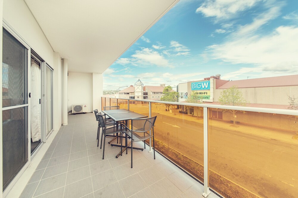 Abode Tuggeranong Canberra Book At Hotels Com