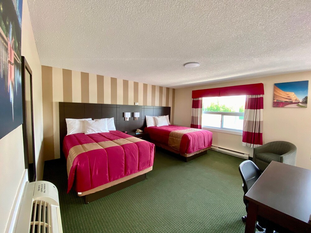 Colonial House Motor Inn Tay Valley Canada Tay Valley Hotel Discounts Hotels Com