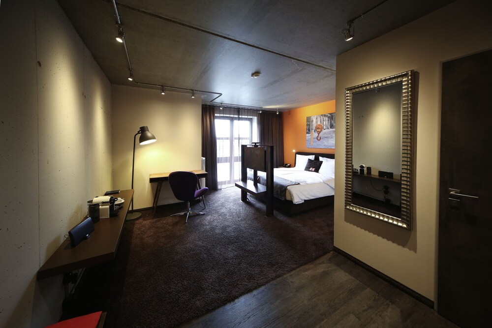 Altes Stahlwerk In Neumunster Hotels Com