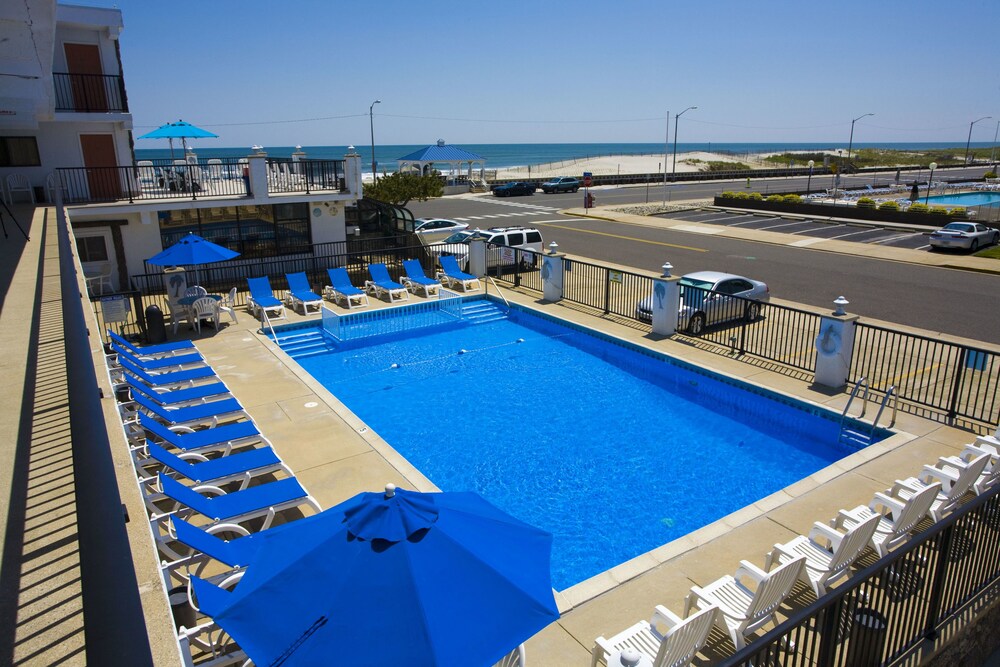 Book Aloha Oceanfront Motel in North Wildwood