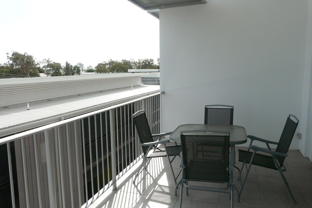 Direct Hotels Monterey Moranbah Australia Direct Hotels Monterey Moranbah Balcony