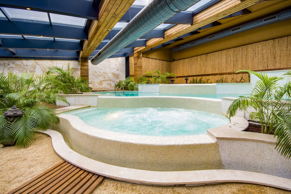 Hotels Com Deals Discounts For Hotel Reservations From Luxury Hotels To Budget Accommodations