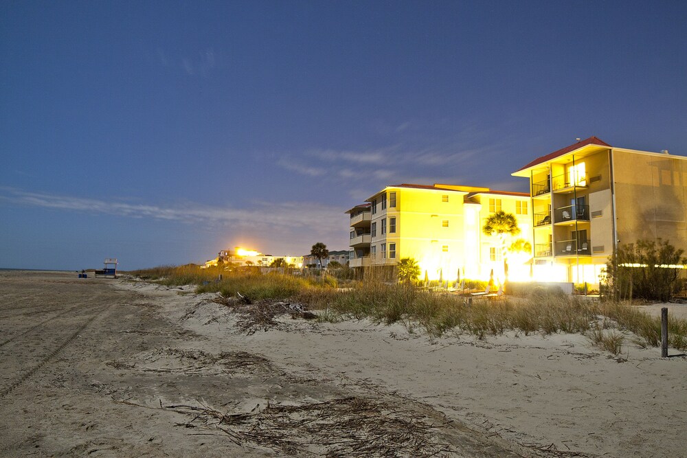 Book DeSoto Beach Hotel in Tybee Island
