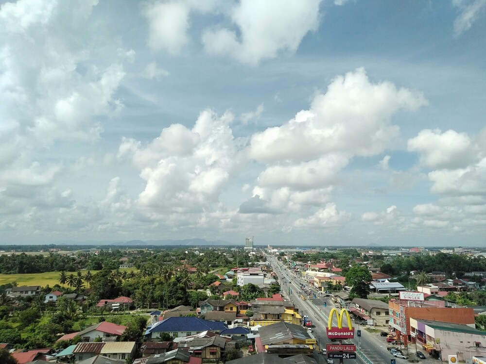 Book Holiday Villa Hotel Suites In Kota Bharu Hotels Com