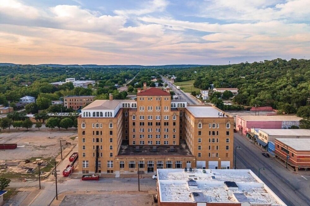 Crazy Water Plaza, Mineral Wells Info, Photos, Reviews Book at