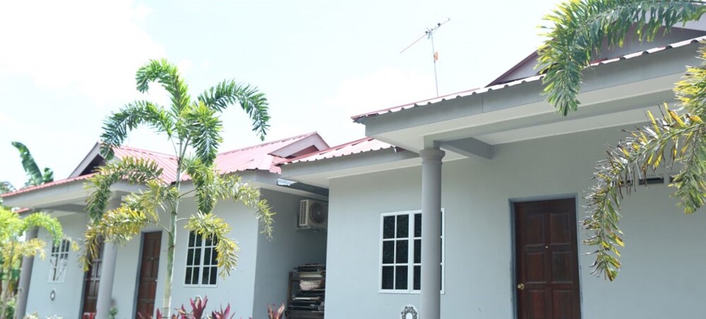 Book Oyo 90356 Homestay Kampung Paya Guring In Arau Hotels Com