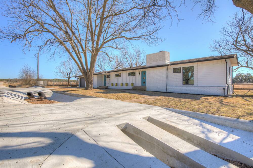 New! Lovely Hausmin to Famous Albert Dance Hall! in