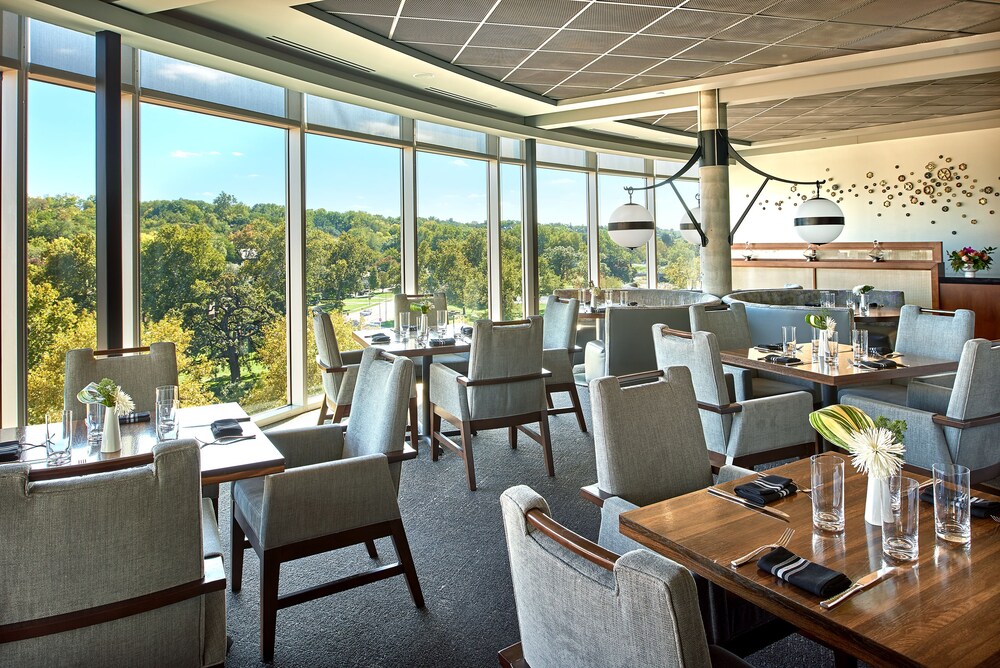 Book The Fontaine In Kansas City Hotels Com