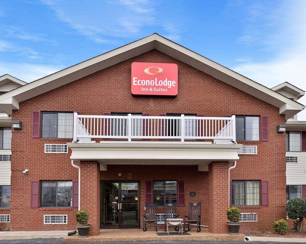 Book Econo Lodge Inn Suites In Shelbyville Hotels Econo Lodge Inn Suites Shelbyville
